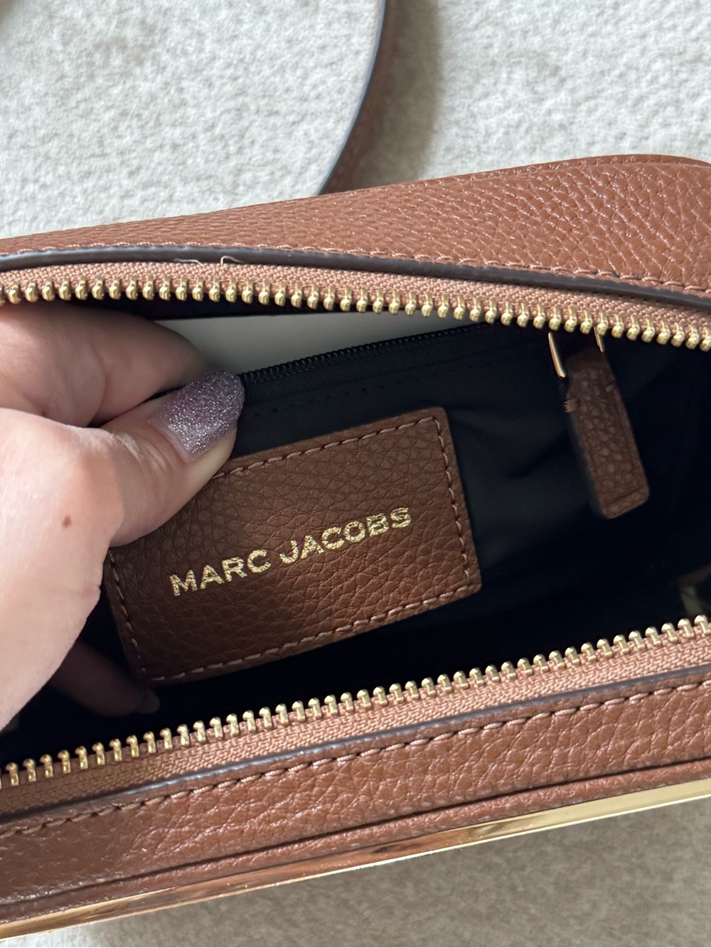 Marc Jacobs Brown Leather Crossbody Card Case with Gold Hardware - Picture 7 of 8